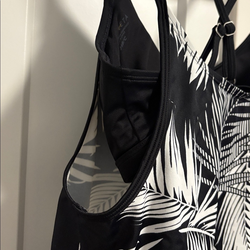 NEW [Athleta] Black/White Sandy Beach Tankini Swim Swimsuit Top Women's 34B/C - Picture 8 of 11